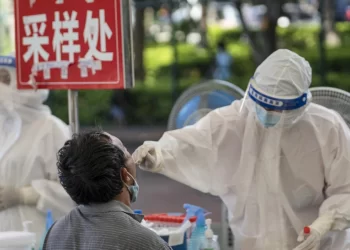 China pide a la OMS que busque el origen del coronavirus en varios países