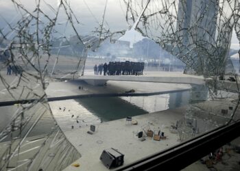 Acosado por turba postelectoral, Lula frena al ejército