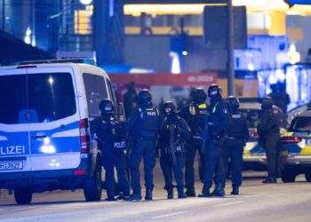 Continúa la investigación del tiroteo que causó al menos 8 muertos en iglesia de Alemania