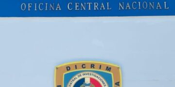 Agentes OCN-INTERPOL de la PN presan italiano y rumano eran requeridos en sus países 