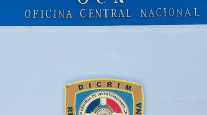 Agentes OCN-INTERPOL de la PN presan italiano y rumano eran requeridos en sus países