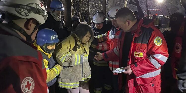 Al menos 4 muertos y 5 desaparecidos en un ataque ruso en la ciudad ucraniana de Zaporiyia