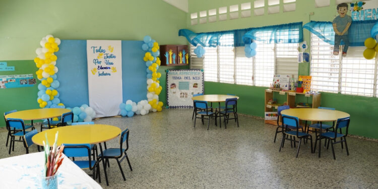 Educación entrega en San Cristóbal la octava aula específica para niños con autismo y discapacidad intelectual