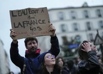 La ira contra Macron aumenta mientras los sindicatos franceses realizan nuevas protestas