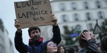 La ira contra Macron aumenta mientras los sindicatos franceses realizan nuevas protestas