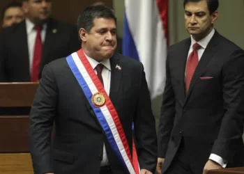 Paraguay abre causa penal a expresidente y vicepresidente