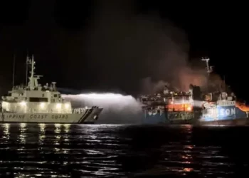 Incendio de ferry en Filipinas mata a 31 personas; faltan al menos 7