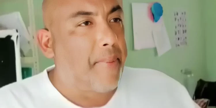 PN pone bajo arresto hombre captado en video sacando de manera violenta a su hija de centro de educativo en Nagua
