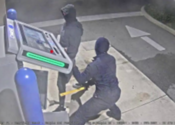 Joven asaltado en cajero se llevó gran sorpresa al identificar al ladrón: Era su papá