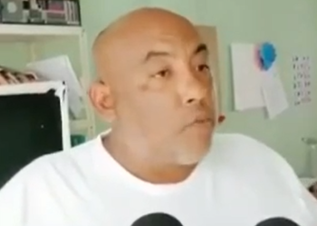 Hombre captado en video agrediendo a hija piden perdón