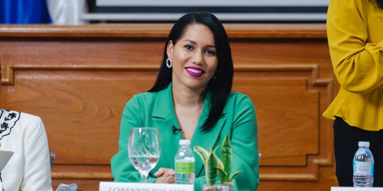 Lorenny Solano diserta sobre la mujer en la comunicación y su responsabilidad social