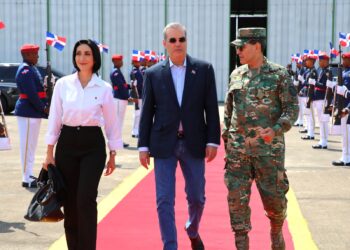Abinader partió a Miami para realizar lanzamiento de primera bola en Clásico Mundial de Béisbol