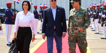 Abinader partió a Miami para realizar lanzamiento de primera bola en Clásico Mundial de Béisbol