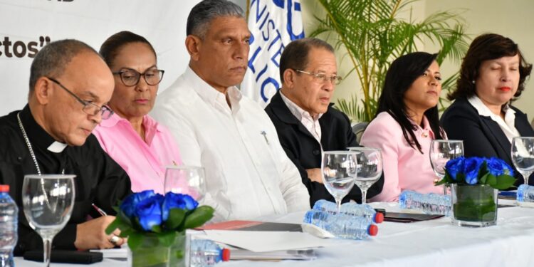 Un total de 435 líderes comunitarios de las provincias Duarte y María Trinidad Sánchez se gradúan en mediación de conflictos