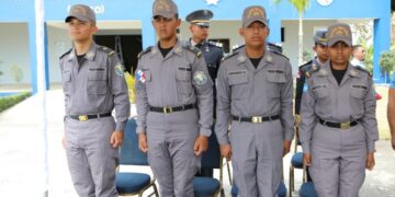 Escuela para Cadetes PN ingresa en su sede a cuatro cadetes de Panamá y Honduras