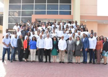 MESCYT entrega más de 40 becas nacionales de postgrado en UASD Nagua