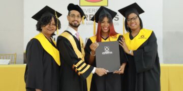 UNIREMHOS gradúa 504 profesionales de grado y postgrado; 315 son de enfermería 