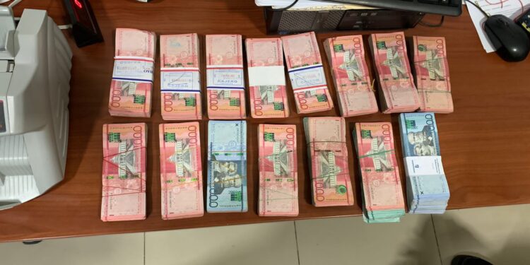 MP y DNCD desmantelan organización criminal; ocupan drogas, dinero y armas