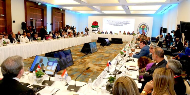 Miguel Vargas ante delegados IS: “Modelo de desarrollo de nuestra región está agotado”