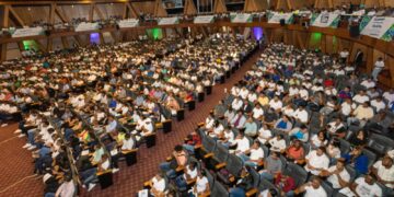David Ortiz, Jhoel López, Luinny Corporán y Katherine Motyka dictan conferencia a casi 2,000 jóvenes