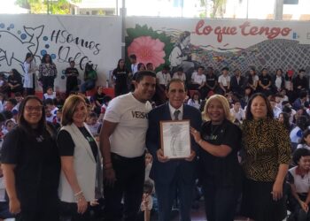 Colegio Santa Bárbara realiza homenaje  al Doctor Cruz Jiminián