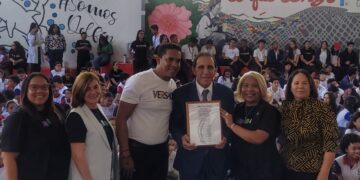 Colegio Santa Bárbara realiza homenaje  al Doctor Cruz Jiminián