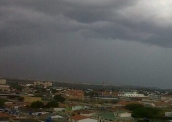 Nublados desde horas matutinas con aguaceros y aisladas tronadas en algunas localidades.
