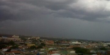 Nublados desde horas matutinas con aguaceros y aisladas tronadas en algunas localidades.