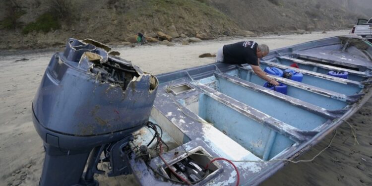 Al menos 8 muertos tras el choque de dos botes en la costa de California donde se cree que viajaban migrantes