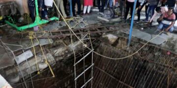 Suben a 35 los muertos al hundirse el suelo de un templo en la India