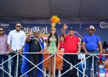 Alcalde José Andújar resalta el orden y organización del carnaval de SDO