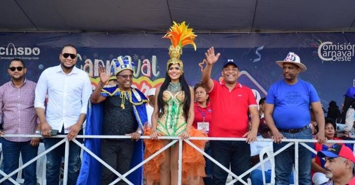 Alcalde José Andújar resalta el orden y organización del carnaval de SDO