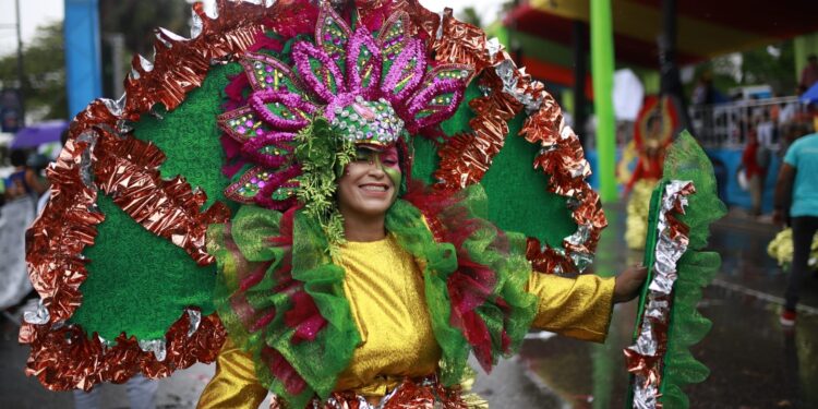 Todo listo para celebración del Desfile Nacional del Carnaval este domingo