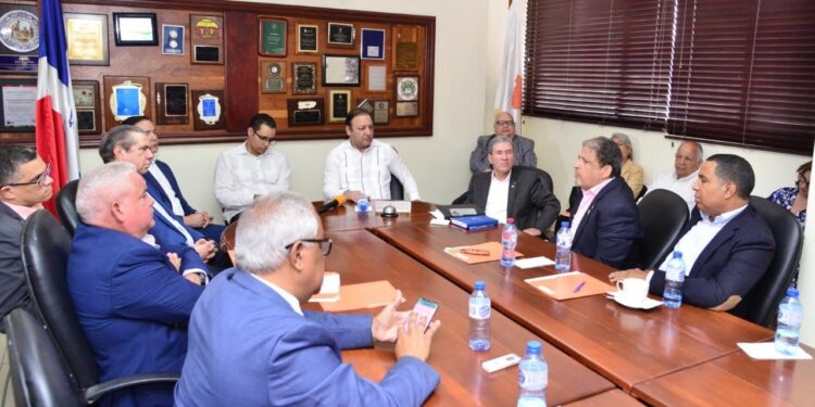 Abel Martínez sostiene encuentro con Anadegas