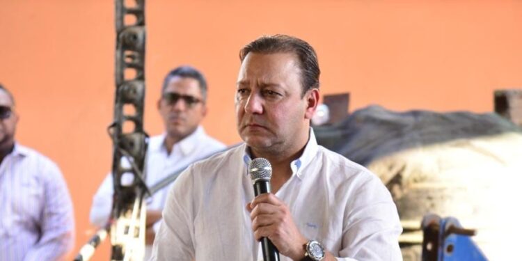 Abel Martínez: “Mientras gobierno del PRM se entretiene con el “Pollo Index”, están sepultando a la clase media"