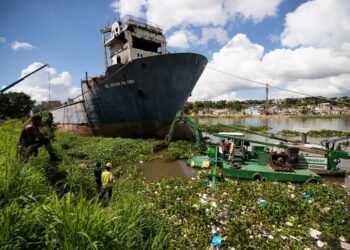 Medio Ambiente localiza nueve barcos hundidos en los ríos Ozama e Isabela