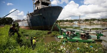 Medio Ambiente localiza nueve barcos hundidos en los ríos Ozama e Isabela