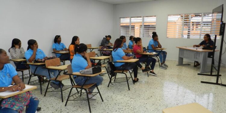 Escuelas Vocacionales intensifican preparación de mano de obra técnico profesional en Pedernales