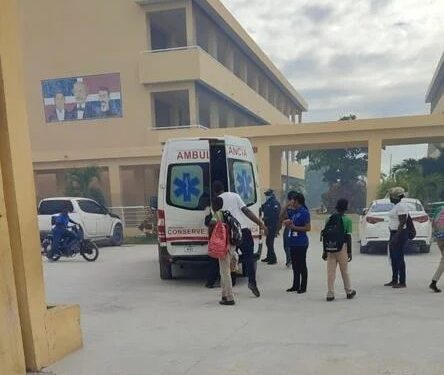 Movilizan estudiantes a un centro de salud por afecciones respiratorias tras conato de incendio