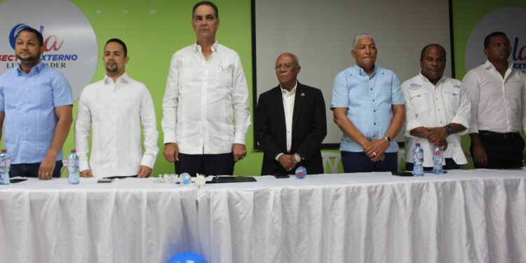 Sector eterno OLA con Abinader juramenta dirigentes de la juventud de la Fuerza del Pueblo en SDO