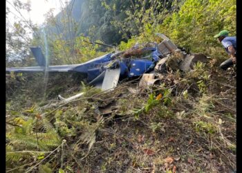 Una persona muere al precipitarse un helicóptero