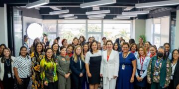 Arajet conmemora Día Internacional de la Mujer con las líderes aviación RD