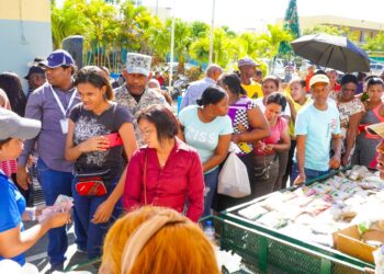 Residentes San Luis manifiestan satisfacción por apertura mercado #90 Inespre