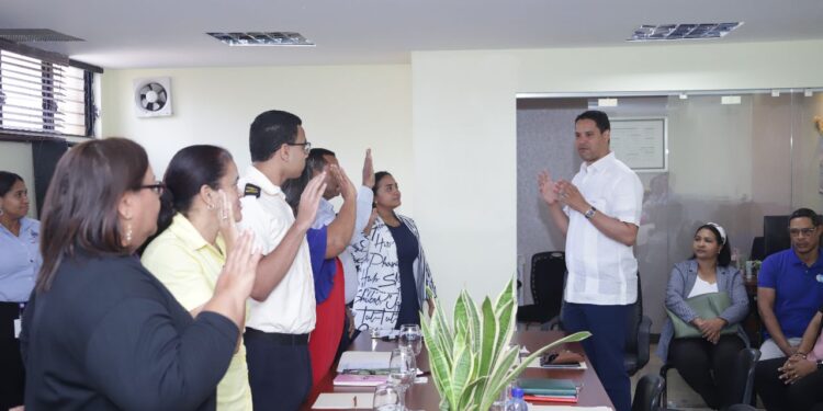 Director Regional 15 juramenta Mesa de Diálogo Operativa Distrito 1503