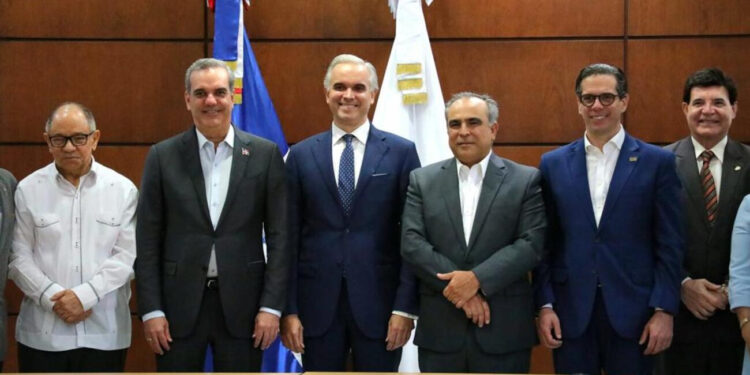 Gobierno anuncia aumento salarial de 19 % al sector privado no sectorizado