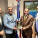 TuCasaRD agradece apoyo del cónsul general de RD con un reconocimiento