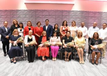 Alcalde Kelvin Cruz reconoce siete damas en Día Internacional de la Mujer