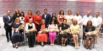 Alcalde Kelvin Cruz reconoce siete damas en Día Internacional de la Mujer