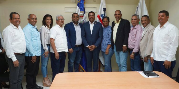 Liga Municipal transfiere más de RD$ 92 millones a gobiernos locales  para obras municipales