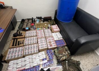 PN ocupa fusil, más de 13,700 municiones y pertrechos militares dentro de tanque enviado desde EE.UU.